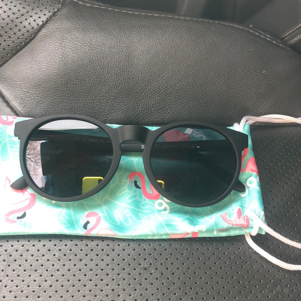 Sunnies - Picture 5 of 5